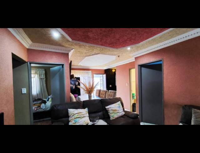 3 BEDROOM HOUSE FOR SALE IN WINDMILL PARK EXT